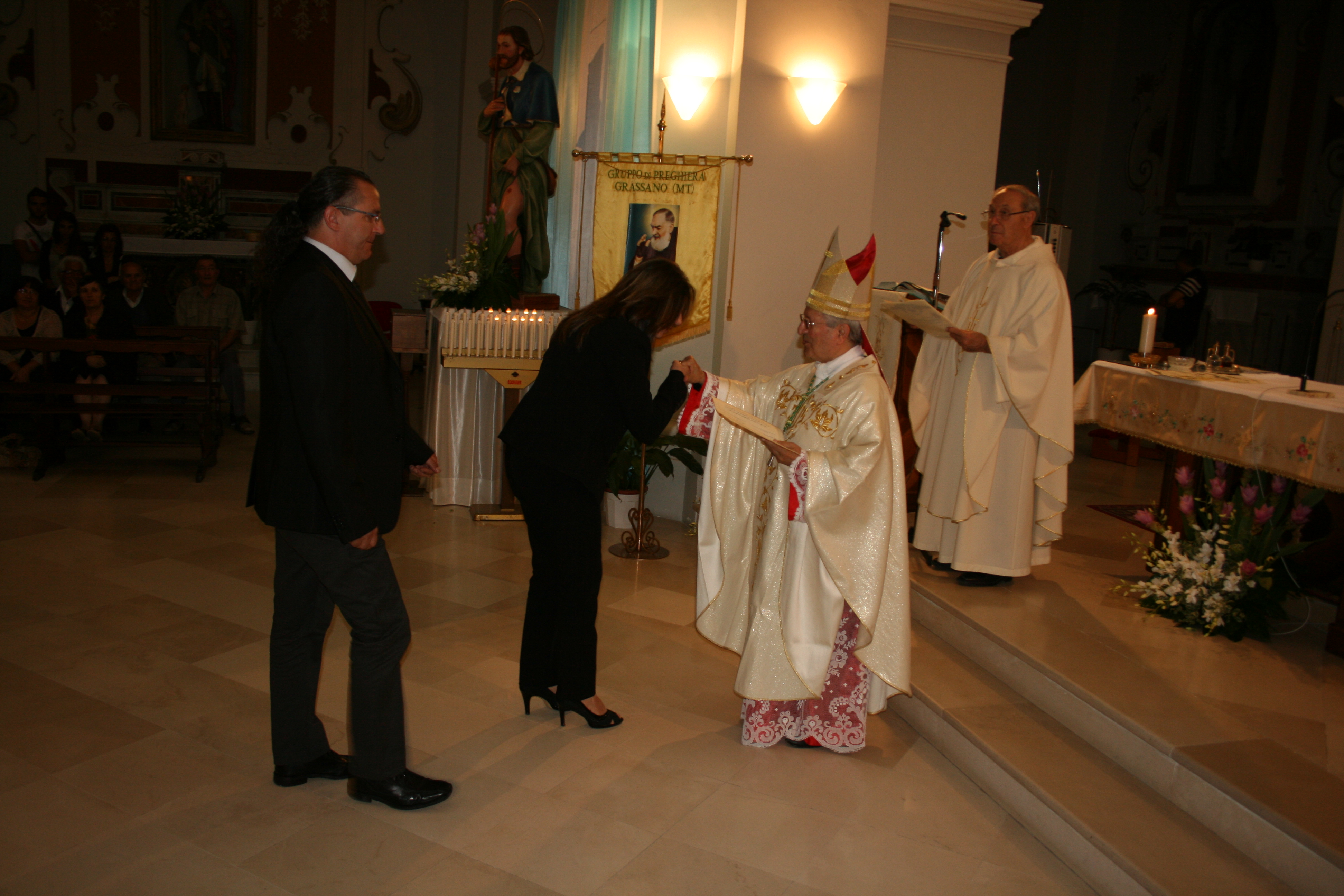 10-_23_09_2013_-_50_anni_di_matrimonio_Zio_BONELLI_Antonio_e_Cristina_chiesa_Madre.jpg